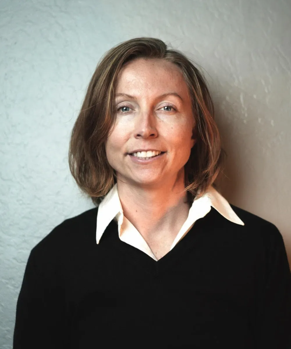 Kris Stern headshot